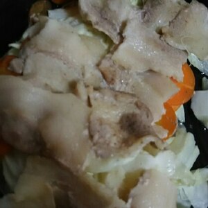 タジン鍋で超簡単！キャベツと豚バラ肉のミルフィーユ